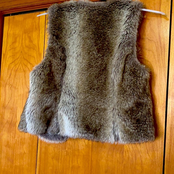 RUFFHEWN FAUX FUR VEST - Picture 3 of 4